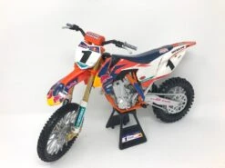 New Ray NEW-RAY Redbull Factory Race Team 2017 Replica 14 New Ray NEW-RAY Redbull Factory Race Team 2017 Replica -Motorcycle Equipment Store redbull factory race team 2017 replica 5 12720.1688169474